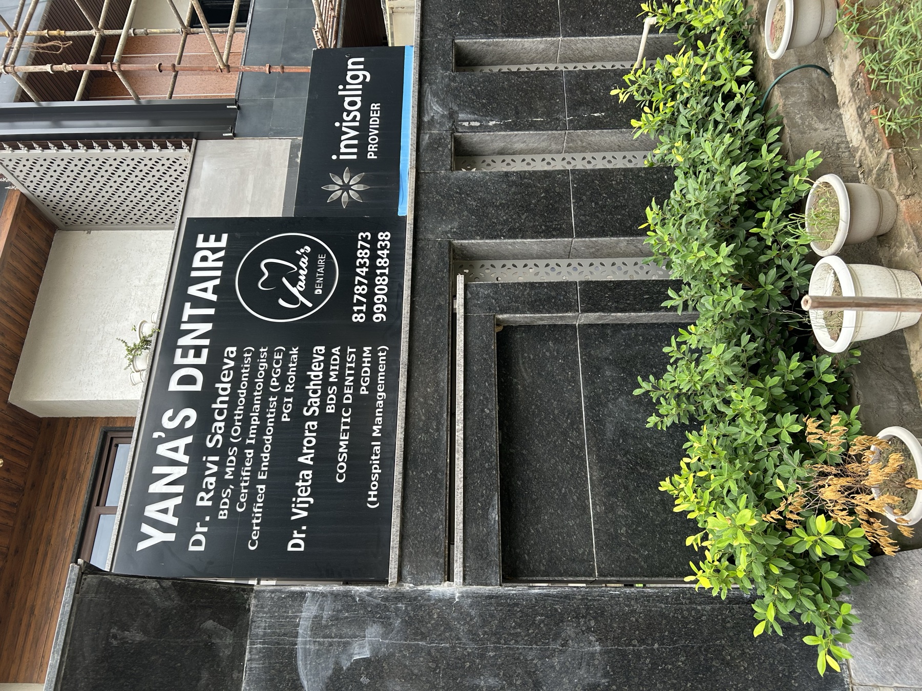Yana’s Dentaire exterior sign